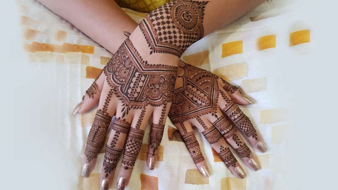 back hand mehndi design